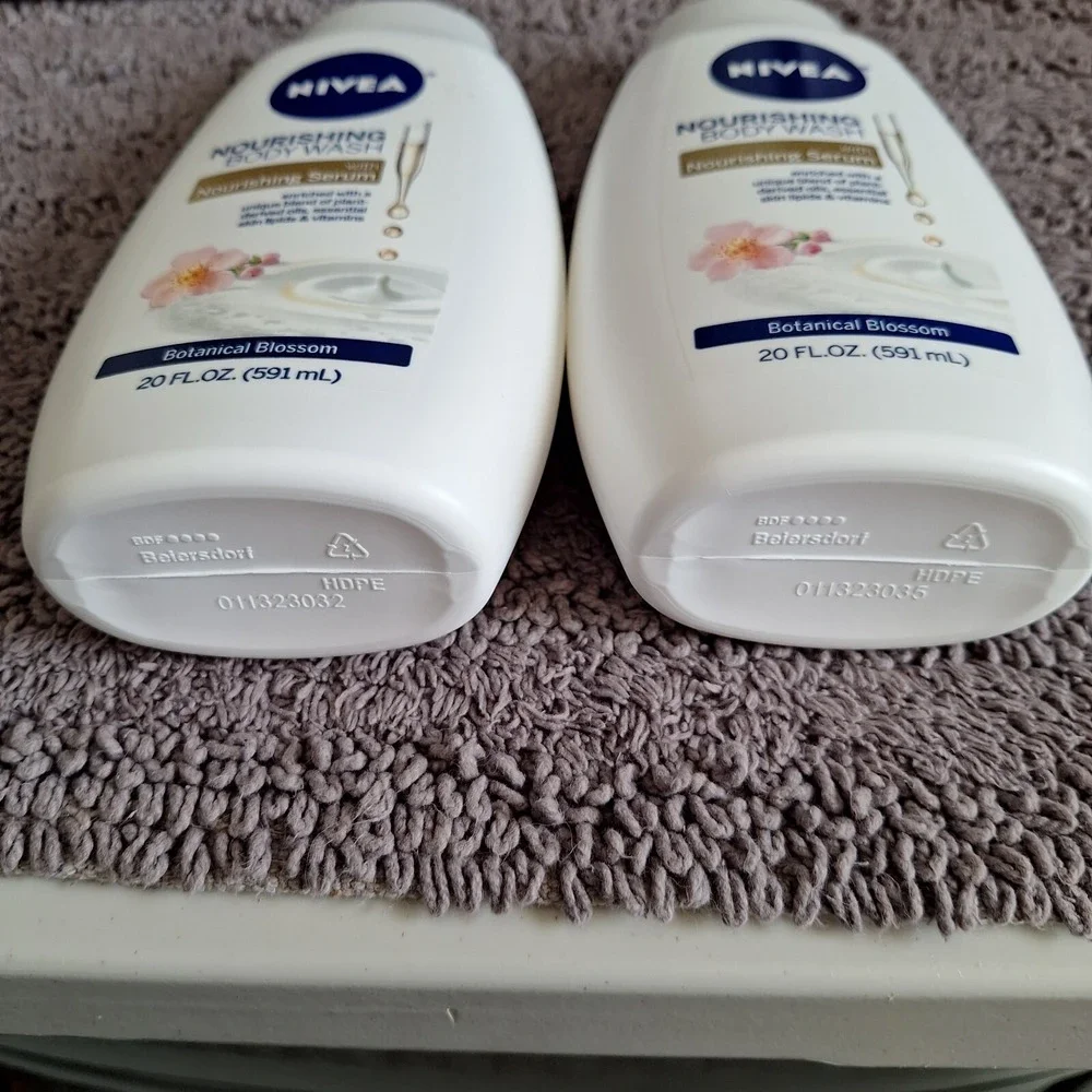 2 Pk NIVEA Nourishing Botanical Blossom Body Wash for Dry Skin Oils Lipids Vita.